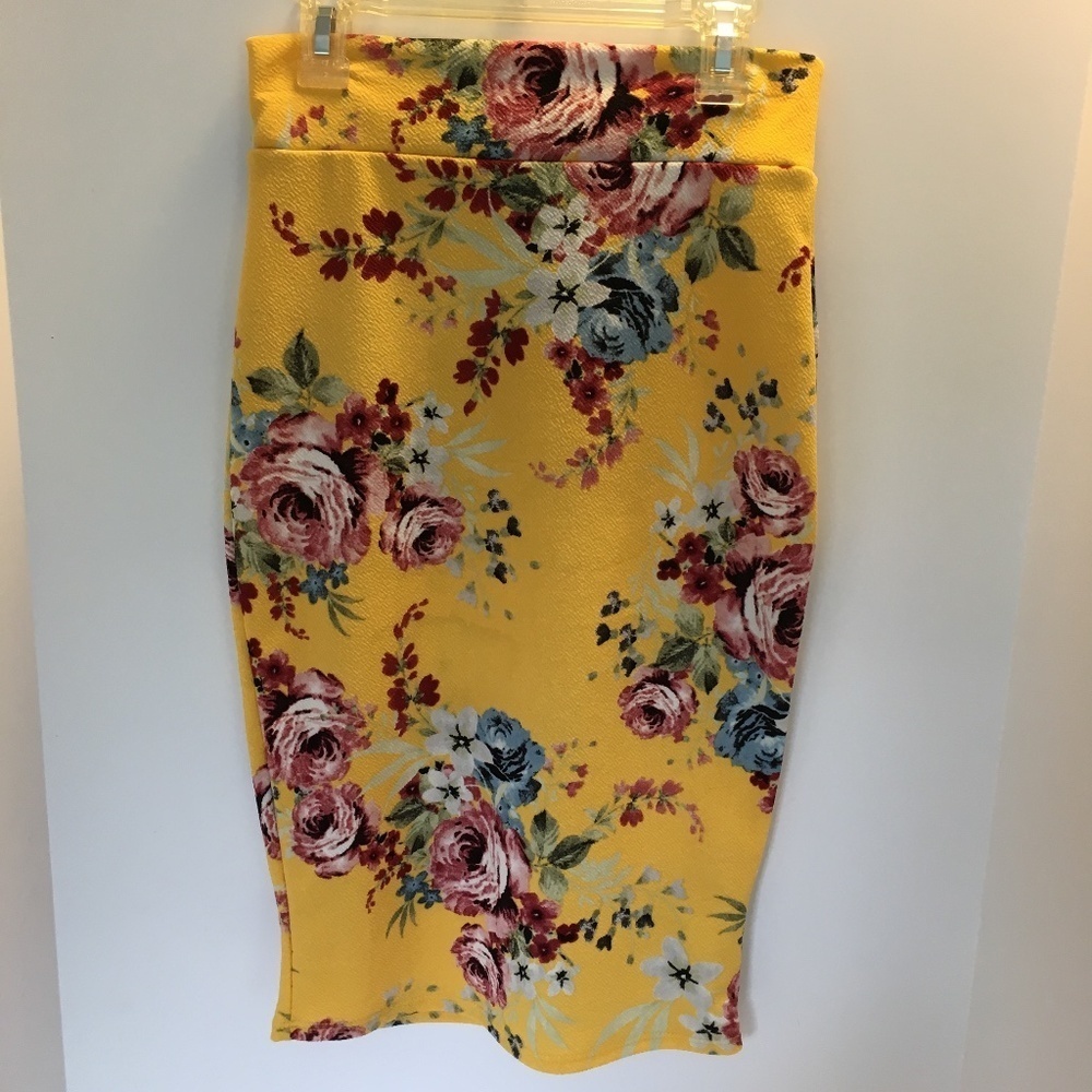 Vibe Sportswear Women’s Pencil Skirt, Size S, Yellow, Floral, Contoured